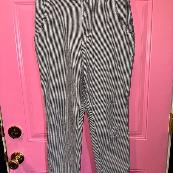 Hollister Black & White Striped Cropped Ankle Pants Relaxed Fit - Picture 1 of 5